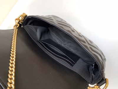 フェンディバッグ素材ディテール